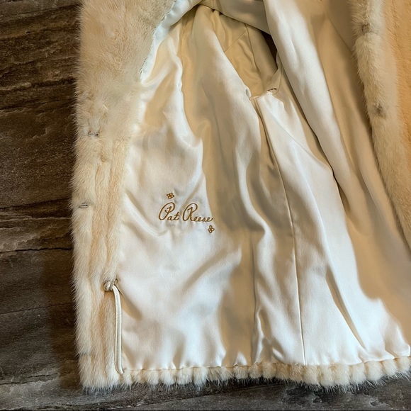 Vintage White Mink Jacket - Picture 7 of 9